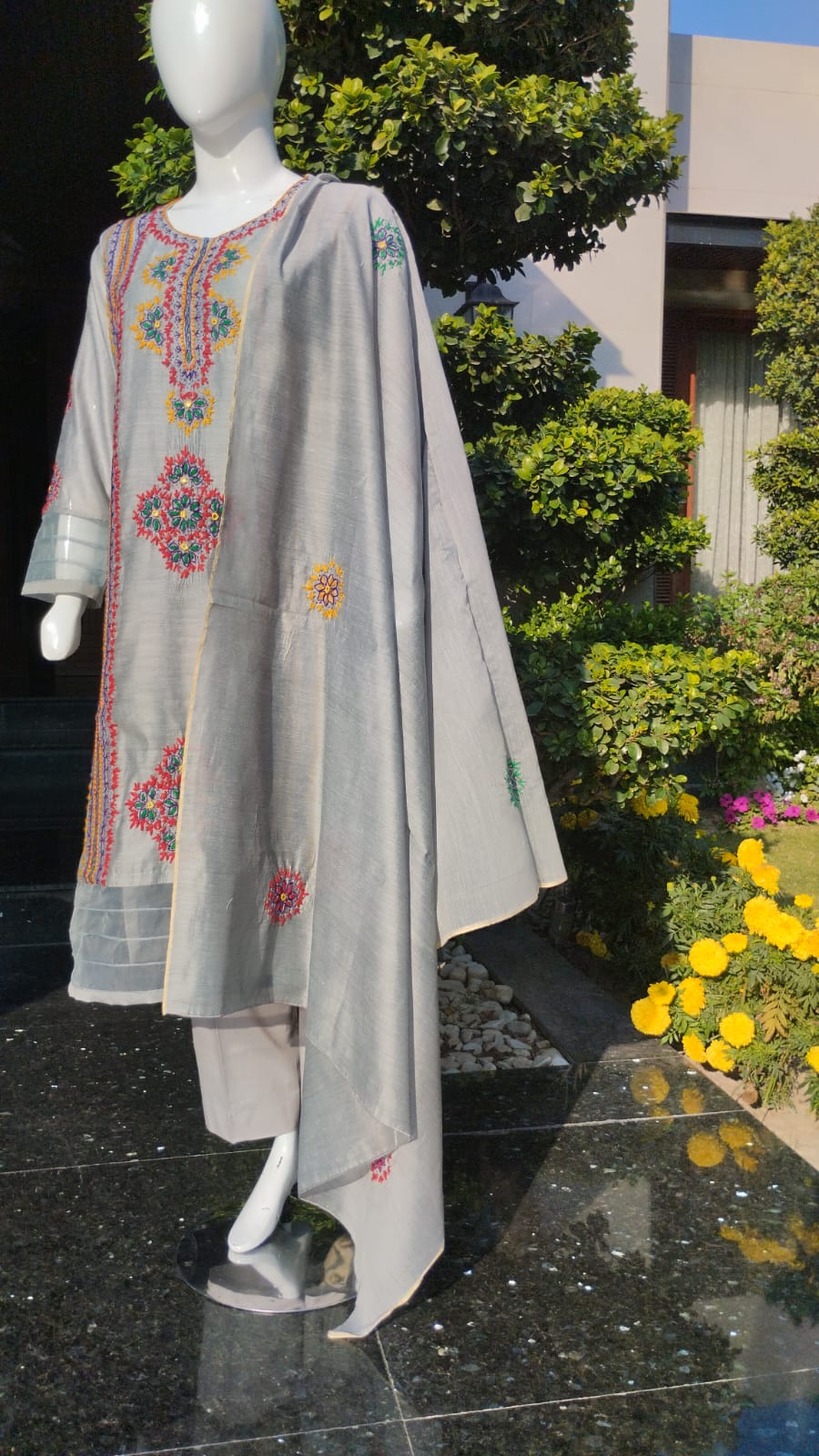 Khaddi Lawn Embroided 3piece